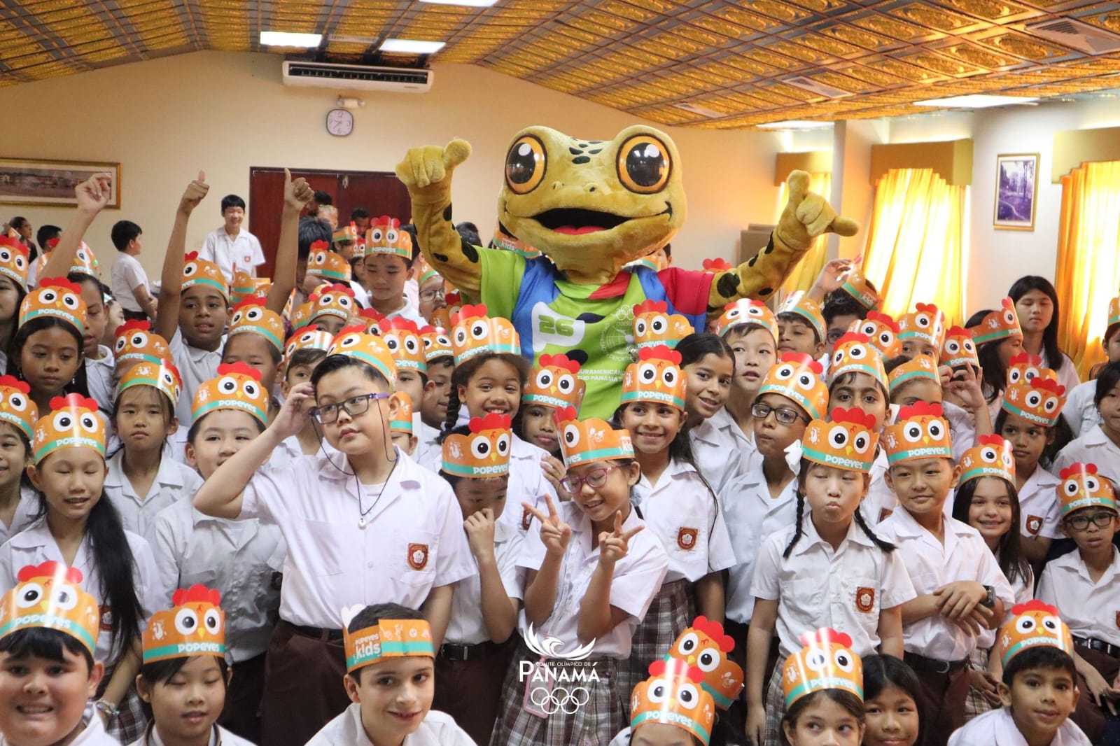El tour de Antón por los colegios del país está A Otro Nivel
