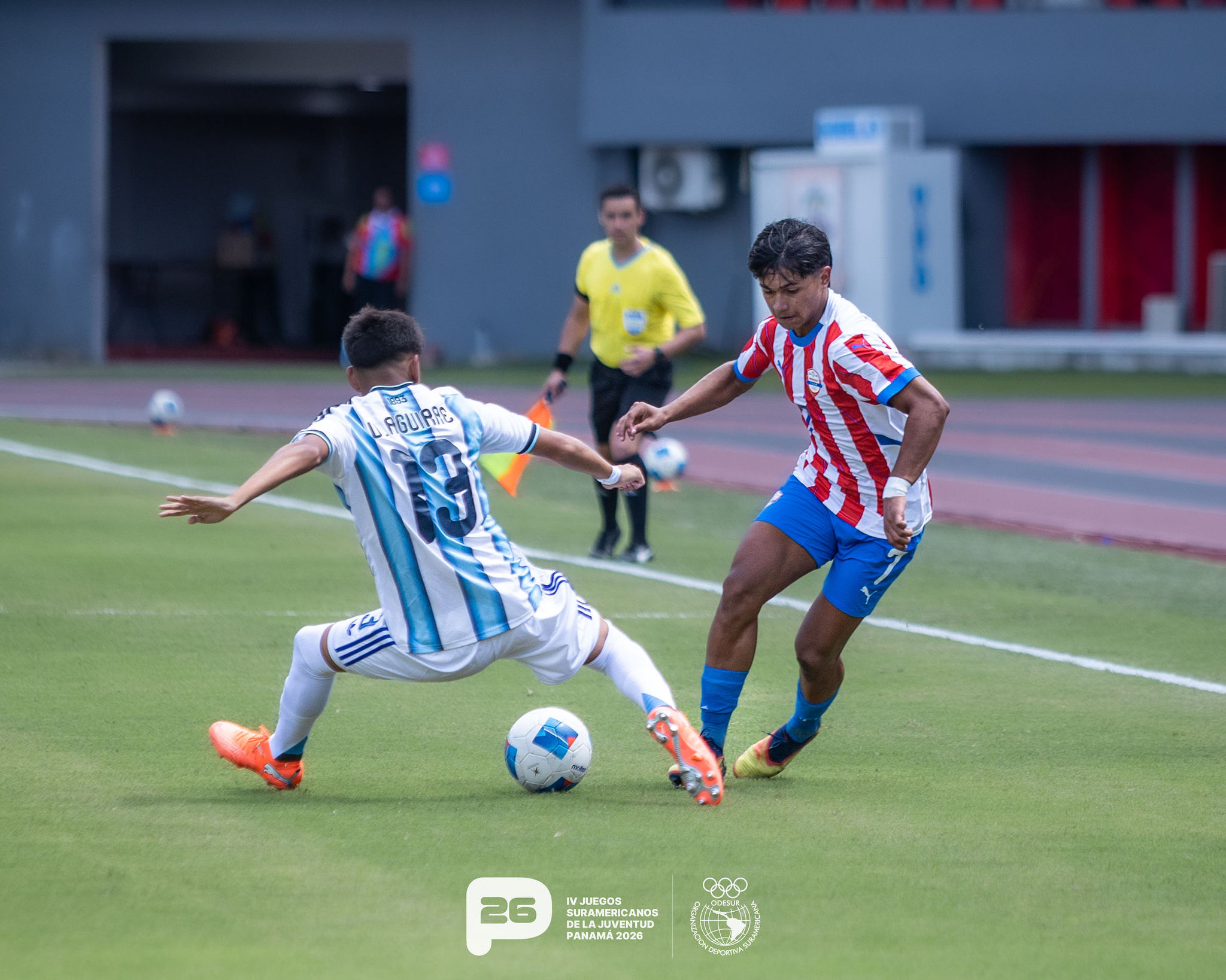 Argentina y Paraguay empatan 1-1 en un duelo intenso por el Grupo A del fútbol césped