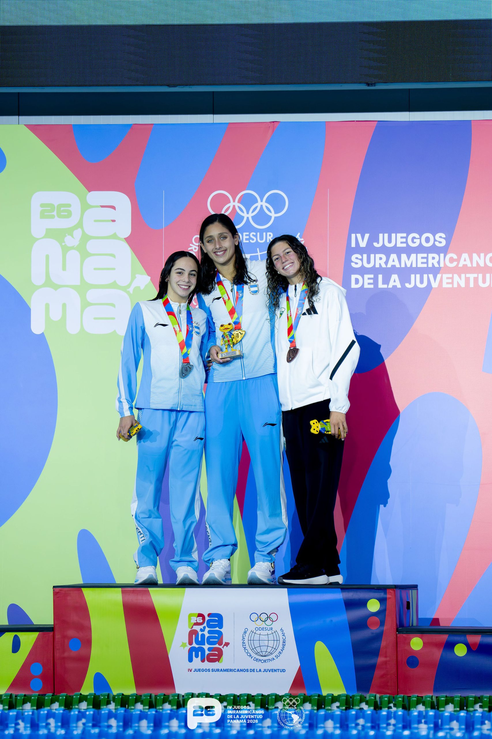 Récords, oro y gran nivel en una intensa jornada de natación en Panamá 2026