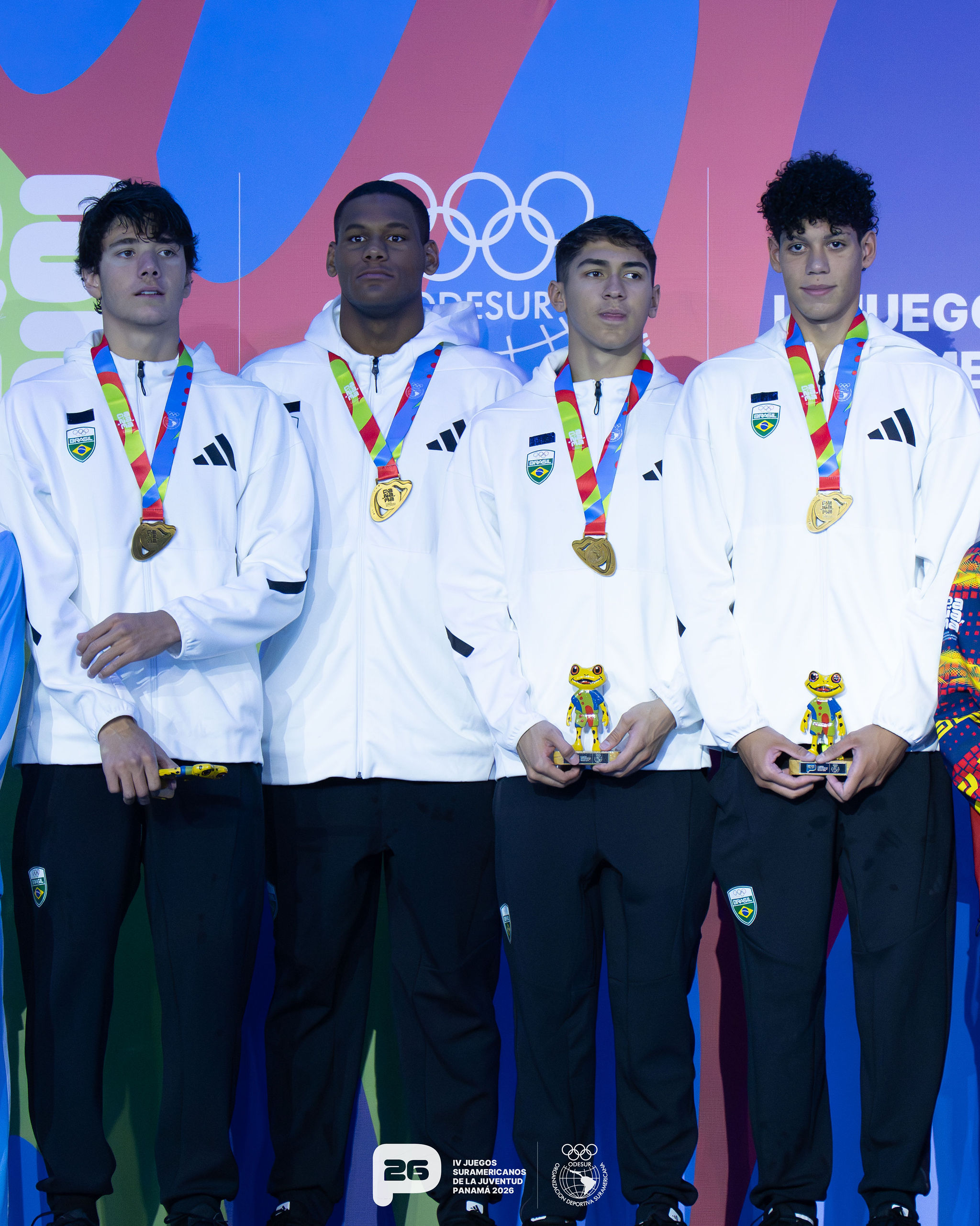 SANTOS Y VALLIM DESTACAN EN LA NATACION BRASILEÑA