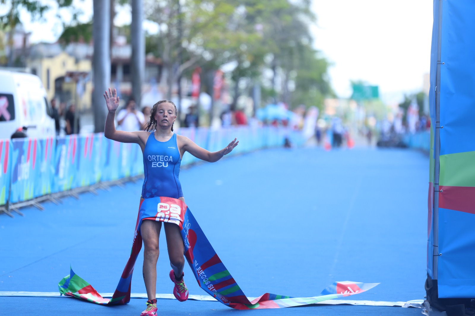 Manuela Ortega dresses in gold in women’s triathlon